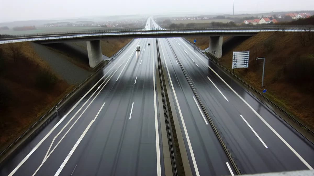 Autobahn Abstandsblitzer Messstelle Abstandsblitzer auf der A5 bei Sinzheim, km 662.25 auf der A5, Fahrtrichtung Karlsruhe
