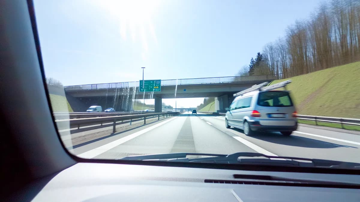 Autobahn Abstandsblitzer Messstelle Abstandsblitzer A9 bei Bad Dürrenberg, km 138.450 Richtung München auf der A9